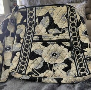 Vera Bradley Floral Blk/Crm Quilted Crossbody Hipster Bag.